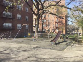 66-10 149 St 3F, Flushing NY 11367