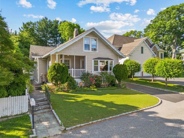 15 Pershing Avenue, Locust Valley NY 11560