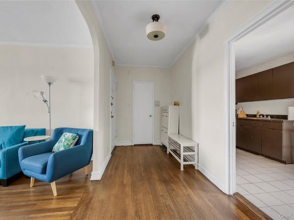 15 Gaynor Avenue 3E, Manhasset NY 11030