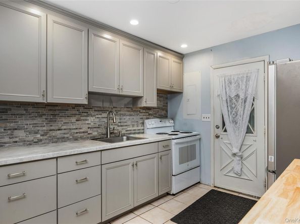 53 Primrose Lane, Levittown NY 11756