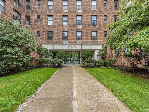 224-24 Union Street 4R, Bayside NY 11364