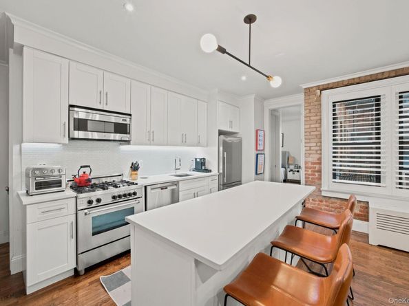24-65 38th Street B9/B10, Astoria NY 11103