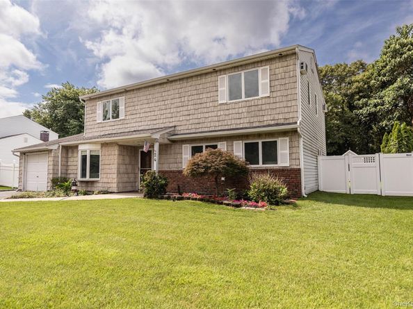 24 Gainsborough Road, Holbrook NY 11741