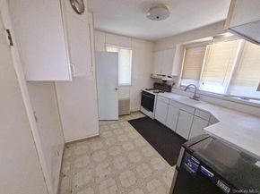 185 S Brookside Avenue, Freeport NY 11520