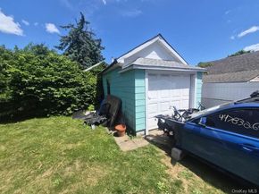 185 S Brookside Avenue, Freeport NY 11520
