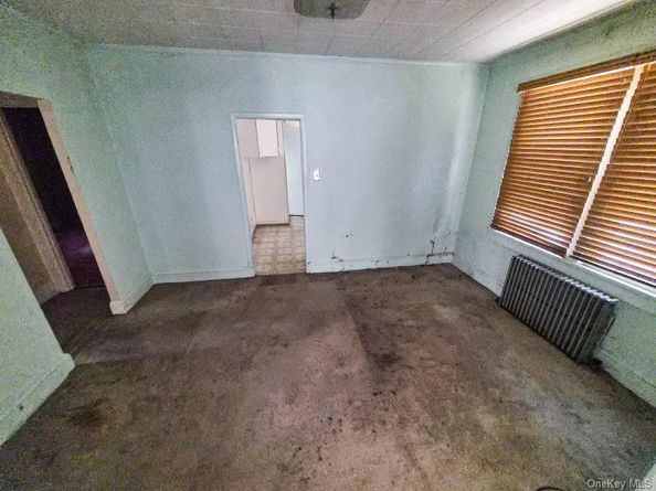 185 S Brookside Avenue, Freeport NY 11520