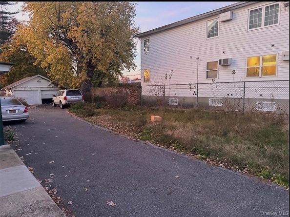14212 222nd Street, Laurelton NY 11413