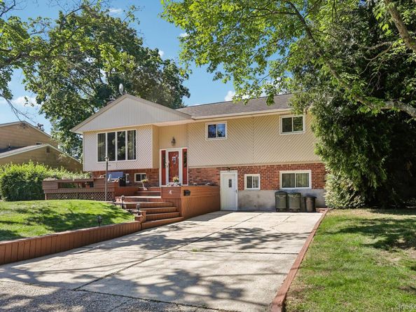 4 Sherbrooke Drive, Smithtown NY 11787