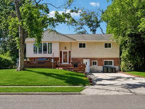 4 Sherbrooke Drive, Smithtown NY 11787