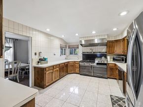 4 Sherbrooke Drive, Smithtown NY 11787