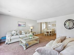 4 Sherbrooke Drive, Smithtown NY 11787