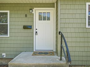 8 Wood Haven Place, East Northport NY 11731
