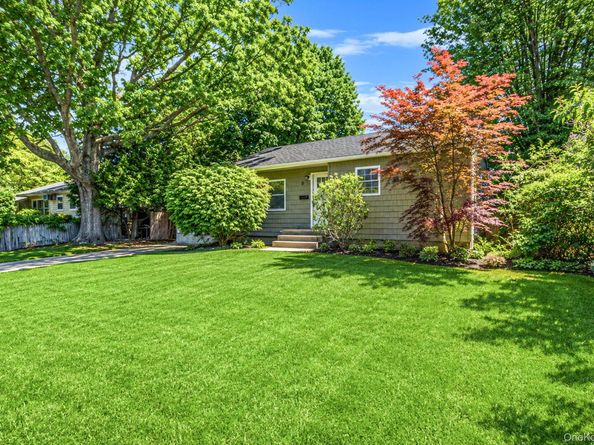 8 Wood Haven Place, East Northport NY 11731