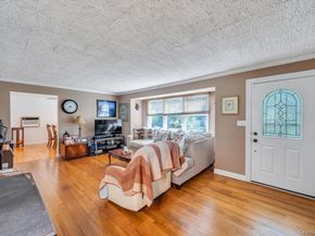 19 Oakland Avenue, Miller Place NY 11764