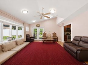 15 Oakhurst Street, South Huntington NY 11746