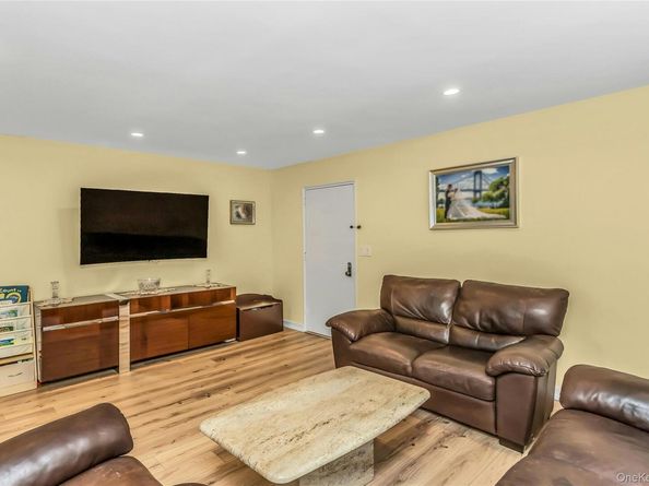 253-01 61st Avenue UPPER, Little Neck NY 11362