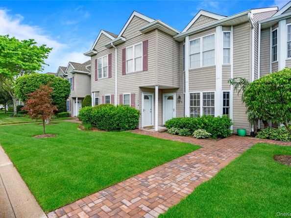 1075 Savoy Drive, Melville NY 11747