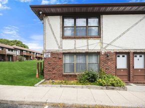 16 Bailey Court 16, Middle Island NY 11953