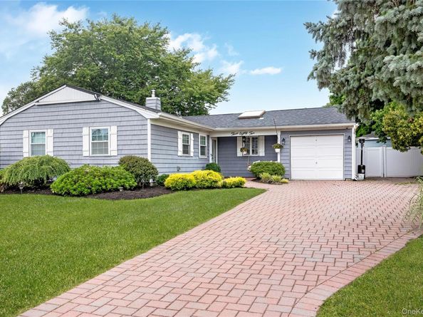 382 Greenbelt Parkway, Holtsville NY 11742