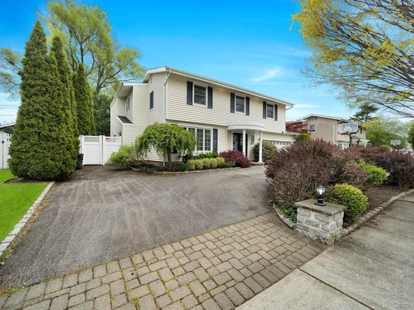 20 Sagamore Way S, Jericho NY 11753