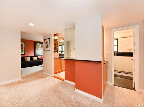 1 TERRACE Circle 3F, Great Neck NY 11021