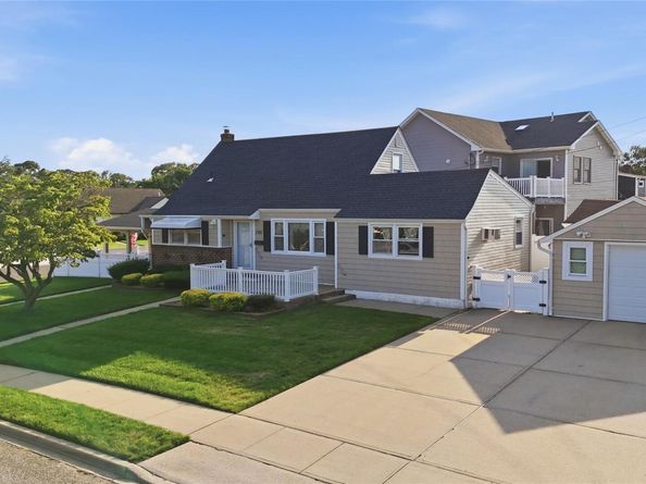790 Woodside Drive, Wantagh NY 11793