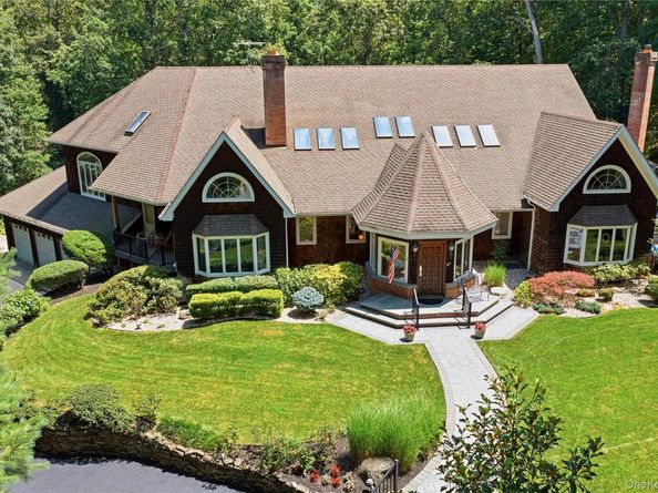 55 Meadow Glen Road, Northport NY 11768
