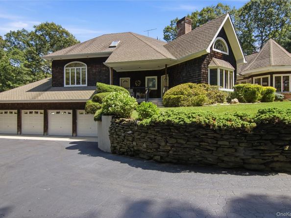 55 Meadow Glen Road, Northport NY 11768