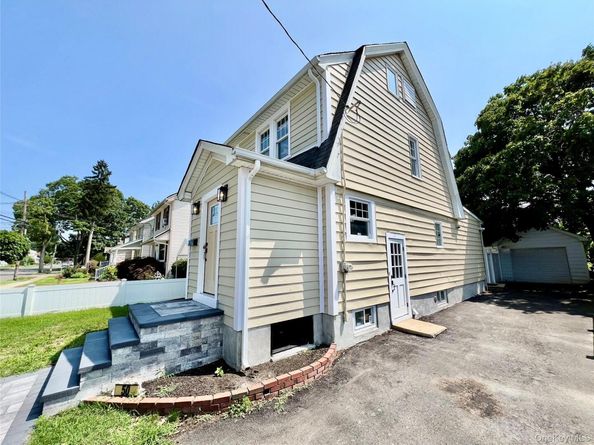 50 E Saint Marks Place, Valley Stream NY 11580