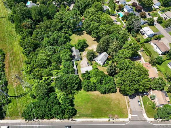 39 Seaman Neck Road 39, Dix Hills NY 11746