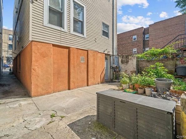 758 E 224th Street, Bronx NY 10466