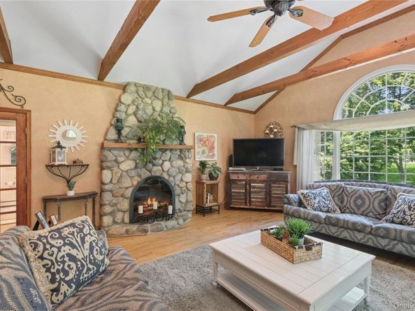 7 Orient Avenue, Northport NY 11768