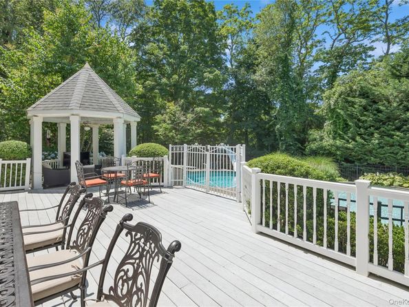 7 Orient Avenue, Northport NY 11768