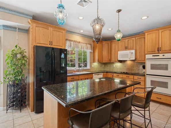 7 Orient Avenue, Northport NY 11768