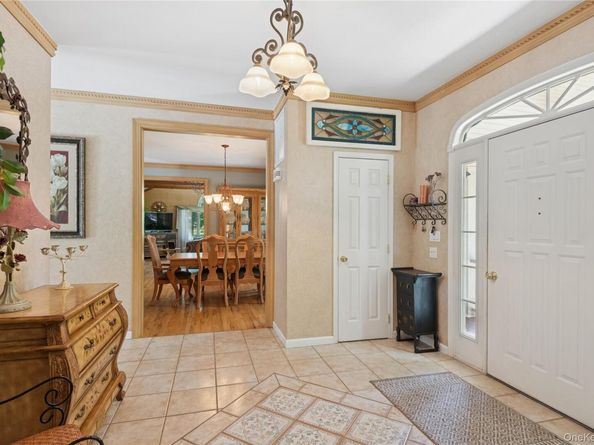 7 Orient Avenue, Northport NY 11768