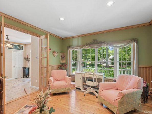 7 Orient Avenue, Northport NY 11768