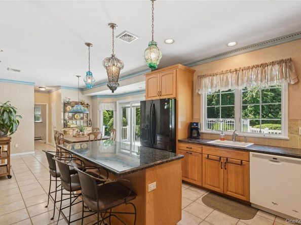 7 Orient Avenue, Northport NY 11768