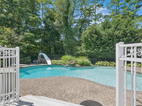 7 Orient Avenue, Northport NY 11768