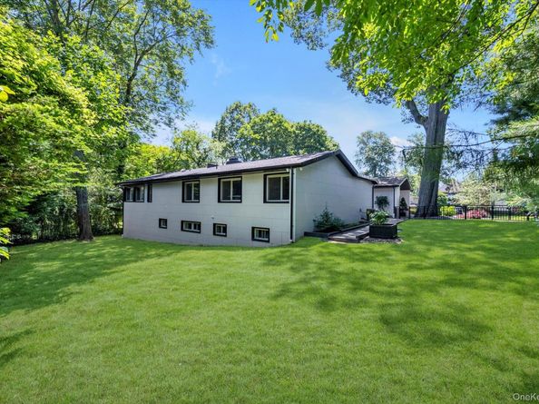 3 Horseshoe Lane, Great Neck NY 11020