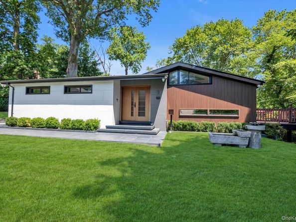 3 Horseshoe Lane, Great Neck NY 11020
