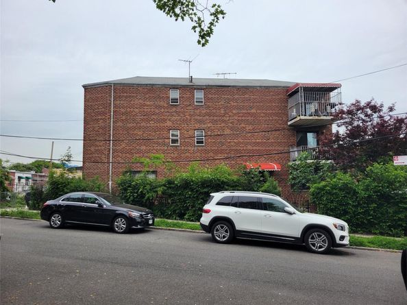 79-15 Kneeland Avenue, Elmhurst NY 11373