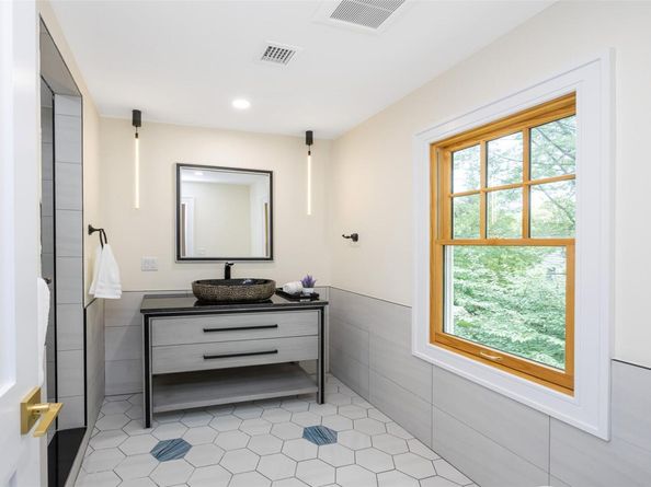 351 Hollywood Avenue, Douglaston NY 11363