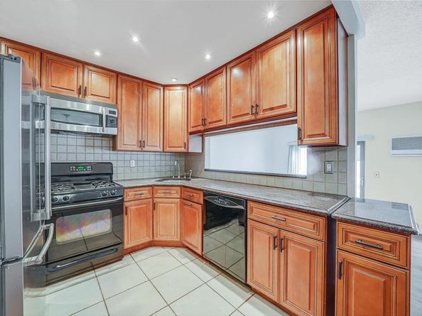 504 Julius Road 7c, College Point NY 11356