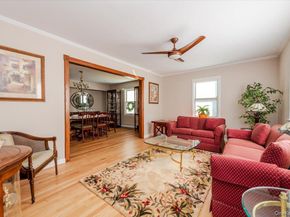 10 Greenville Court, East Rockaway NY 11518