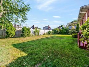 10 Greenville Court, East Rockaway NY 11518