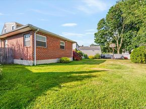 10 Greenville Court, East Rockaway NY 11518