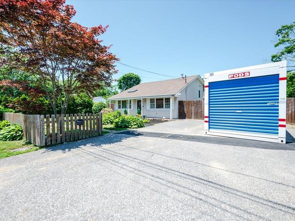 3 Hoover Court, Mastic NY 11950