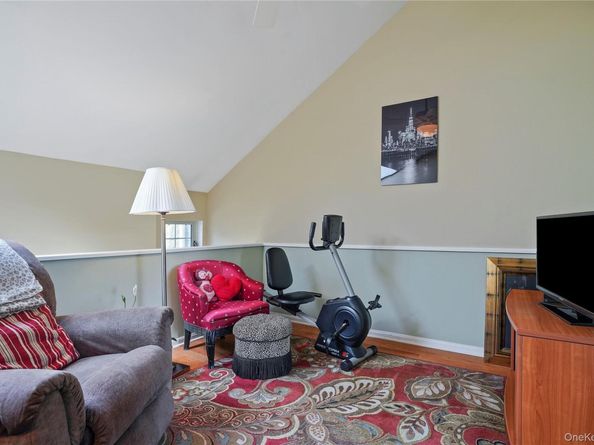 9 Pinewood Circle, White Plains NY 10603