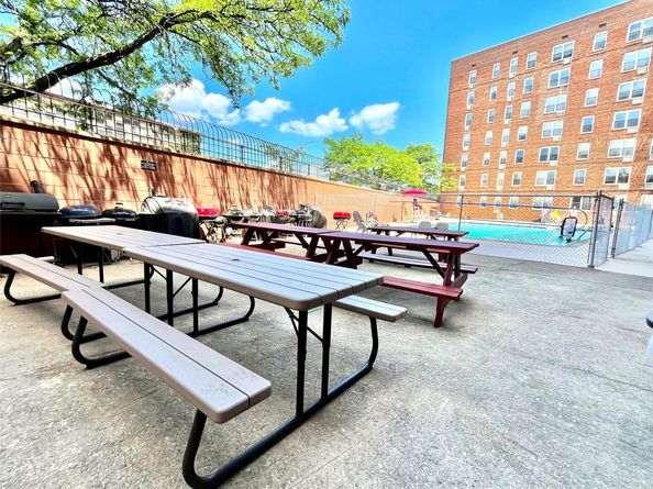 46-01 39th Avenue 106, Woodside NY 11104