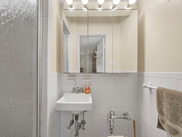 46-01 39th Avenue 106, Woodside NY 11104